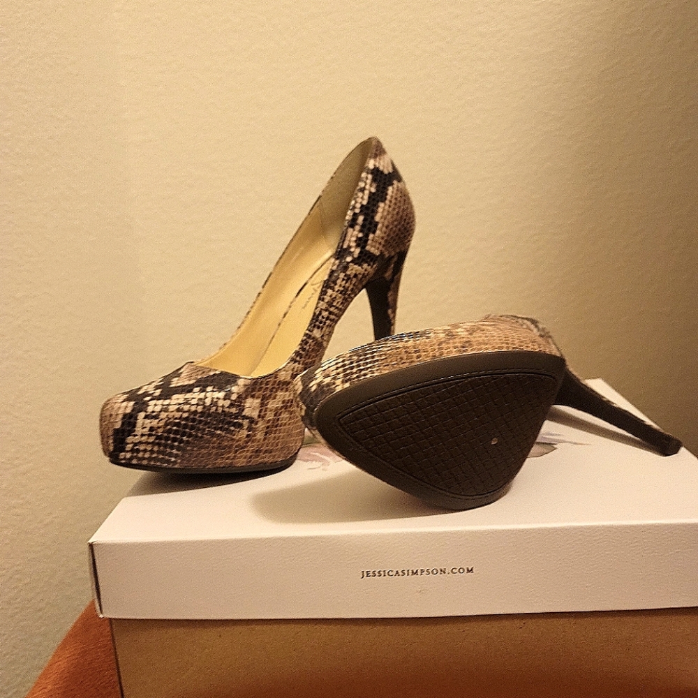 Jessica Simpson Platform Pumps